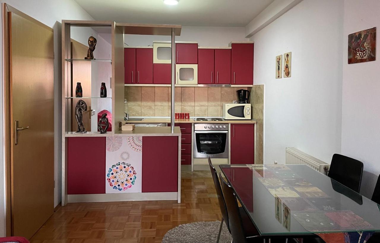 Mexican Touch Apartment With Parking Garage Pristina Exterior photo